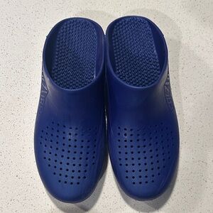 Calzuro metallic blue clogs 38-39, US size 8-9